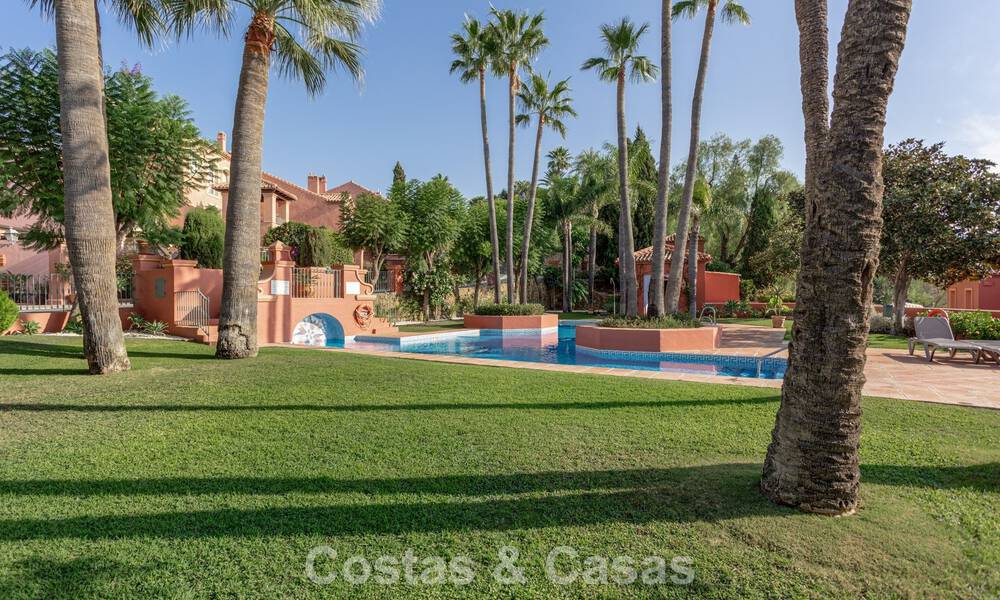 Casa adosada modernizada con vistas panorámicas en venta en las colinas de Marbella - Benahavís 807598