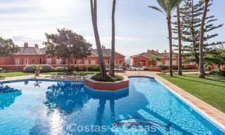 Casa adosada modernizada con vistas panorámicas en venta en las colinas de Marbella - Benahavís 807600 