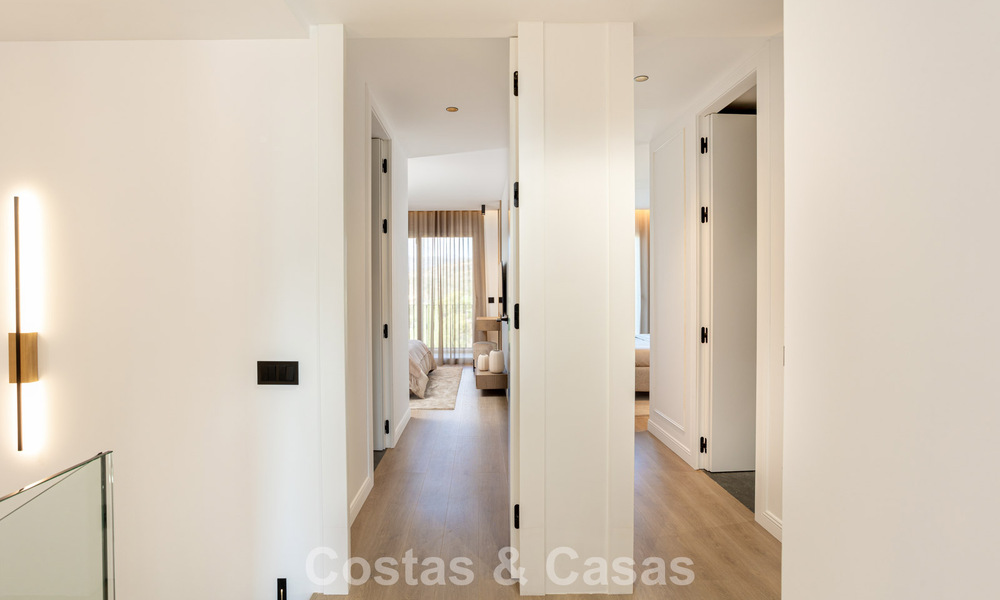 Casa adosada modernizada con vistas panorámicas en venta en las colinas de Marbella - Benahavís 807609