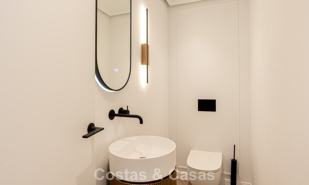 Casa adosada modernizada con vistas panorámicas en venta en las colinas de Marbella - Benahavís 807619