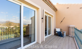 Casa adosada modernizada con vistas panorámicas en venta en las colinas de Marbella - Benahavís 807627 