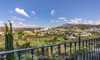 Casa adosada modernizada con vistas panorámicas en venta en las colinas de Marbella - Benahavís 807633 