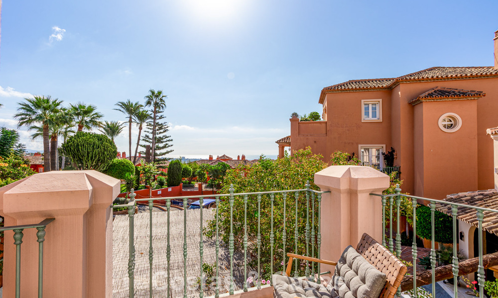 Casa adosada modernizada con vistas panorámicas en venta en las colinas de Marbella - Benahavís 807634
