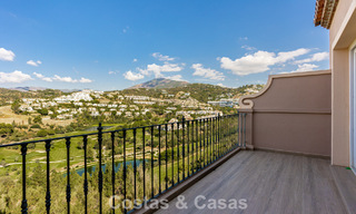 Casa adosada modernizada con vistas panorámicas en venta en las colinas de Marbella - Benahavís 807635 