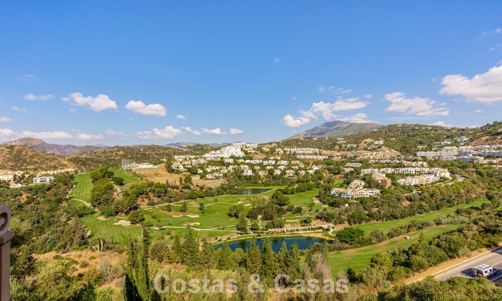 Casa adosada modernizada con vistas panorámicas en venta en las colinas de Marbella - Benahavís 807636