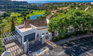 Villa mediterránea con magníficas vistas al golf y al mar en venta en Los Arqueros, Marbella - Benahavís 807761 