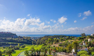 Villa mediterránea con magníficas vistas al golf y al mar en venta en Los Arqueros, Marbella - Benahavís 807763 