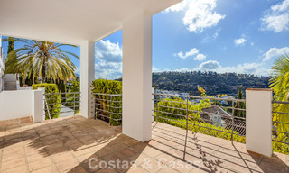 Villa mediterránea con magníficas vistas al golf y al mar en venta en Los Arqueros, Marbella - Benahavís 807770 