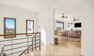 Villa mediterránea con magníficas vistas al golf y al mar en venta en Los Arqueros, Marbella - Benahavís 807773 