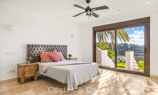 Villa mediterránea con magníficas vistas al golf y al mar en venta en Los Arqueros, Marbella - Benahavís 807774 