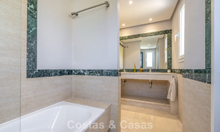 Espectacular ático con potencial de reforma en venta con vistas al golf y al mar en La Quinta, Marbella - Benahavís 807661 