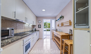 Espectacular ático con potencial de reforma en venta con vistas al golf y al mar en La Quinta, Marbella - Benahavís 807662 