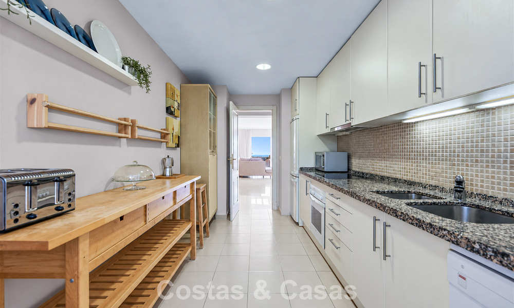 Espectacular ático con potencial de reforma en venta con vistas al golf y al mar en La Quinta, Marbella - Benahavís 807663