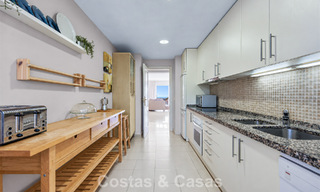 Espectacular ático con potencial de reforma en venta con vistas al golf y al mar en La Quinta, Marbella - Benahavís 807663 
