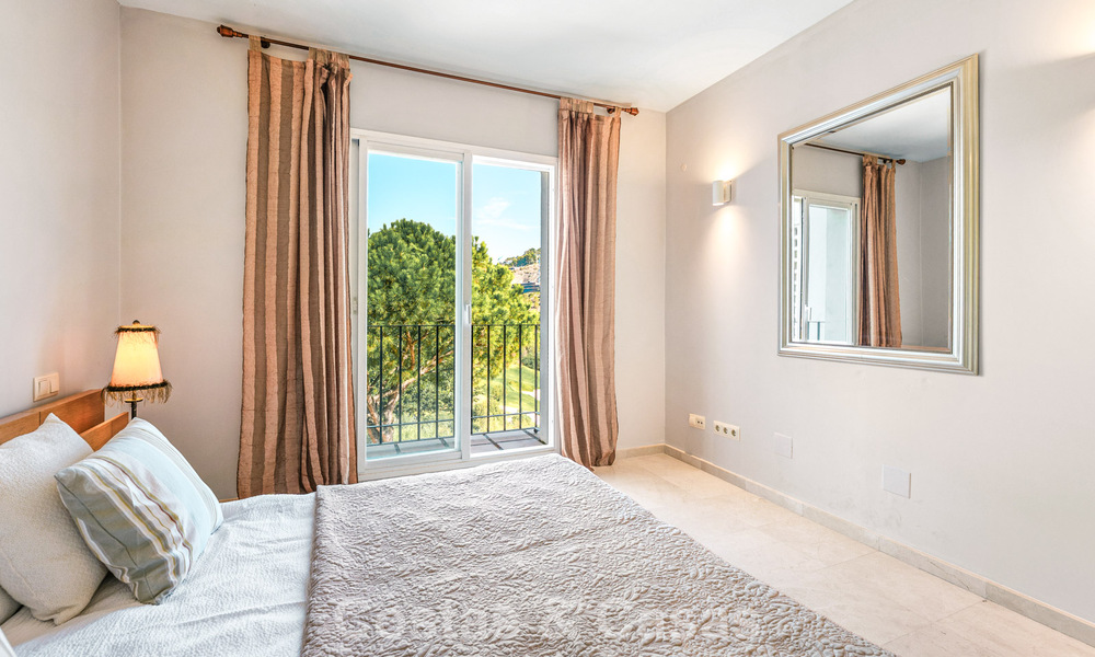 Espectacular ático con potencial de reforma en venta con vistas al golf y al mar en La Quinta, Marbella - Benahavís 807675