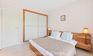 Espectacular ático con potencial de reforma en venta con vistas al golf y al mar en La Quinta, Marbella - Benahavís 807676 