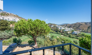 Espectacular ático con potencial de reforma en venta con vistas al golf y al mar en La Quinta, Marbella - Benahavís 807677 