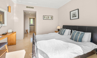 Espectacular ático con potencial de reforma en venta con vistas al golf y al mar en La Quinta, Marbella - Benahavís 807682 