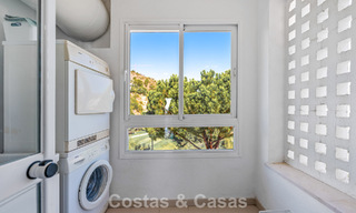 Espectacular ático con potencial de reforma en venta con vistas al golf y al mar en La Quinta, Marbella - Benahavís 807684 
