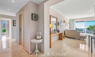 Espectacular ático con potencial de reforma en venta con vistas al golf y al mar en La Quinta, Marbella - Benahavís 807685 