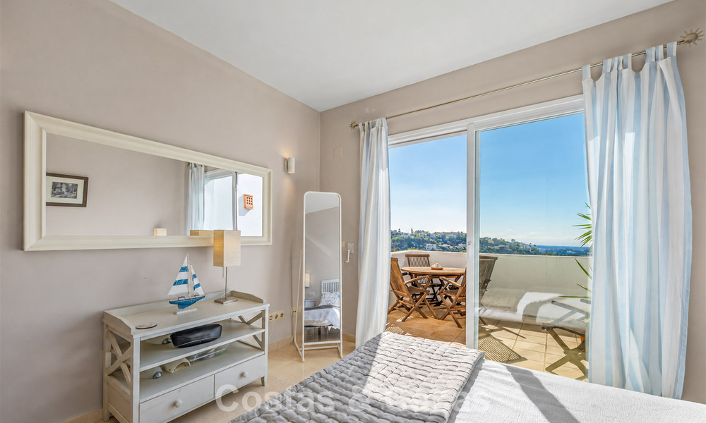 Espectacular ático con potencial de reforma en venta con vistas al golf y al mar en La Quinta, Marbella - Benahavís 807696