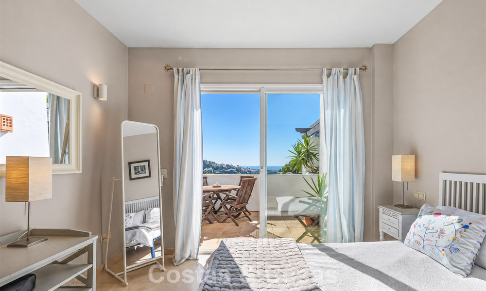 Espectacular ático con potencial de reforma en venta con vistas al golf y al mar en La Quinta, Marbella - Benahavís 807697