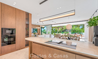 Exclusiva villa moderna de nueva construcción con vistas panorámicas en la prestigiosa Milla de Oro de Marbella 807776 