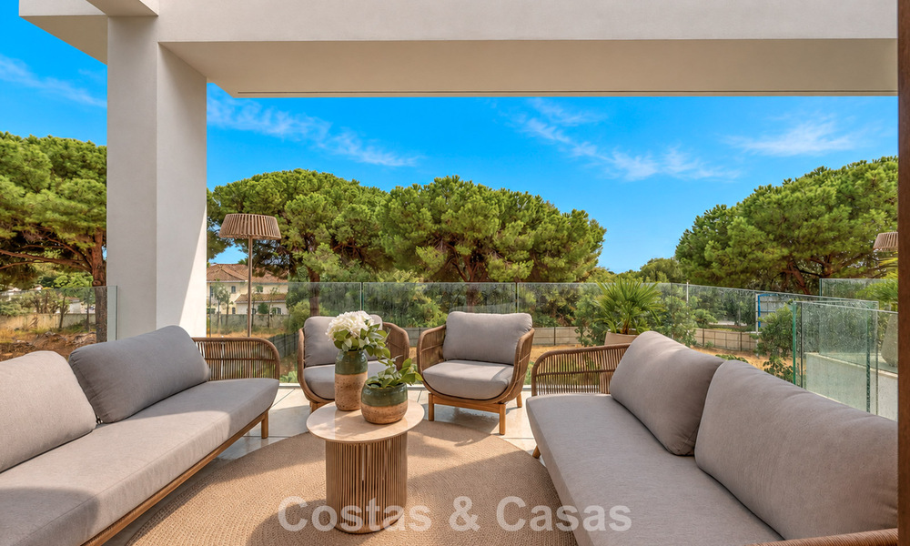 Exclusiva villa moderna de nueva construcción con vistas panorámicas en la prestigiosa Milla de Oro de Marbella 807783