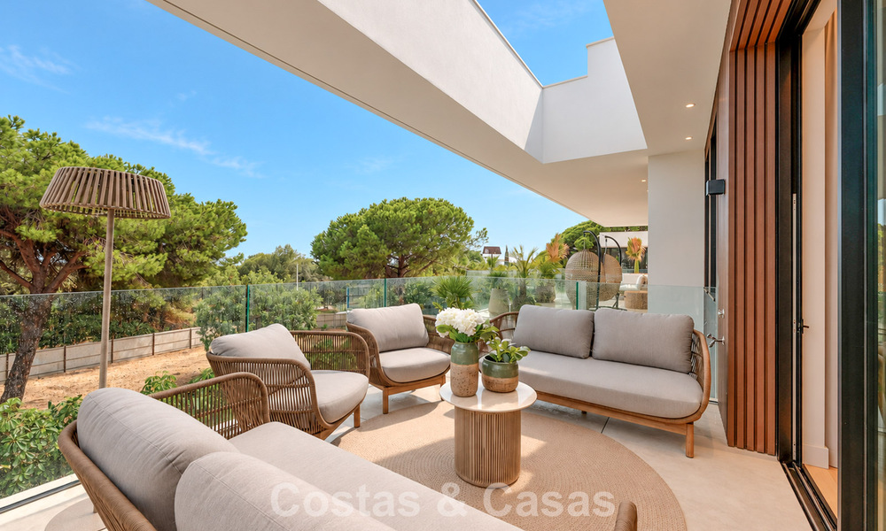 Exclusiva villa moderna de nueva construcción con vistas panorámicas en la prestigiosa Milla de Oro de Marbella 807784
