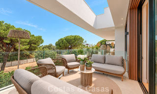 Exclusiva villa moderna de nueva construcción con vistas panorámicas en la prestigiosa Milla de Oro de Marbella 807784 
