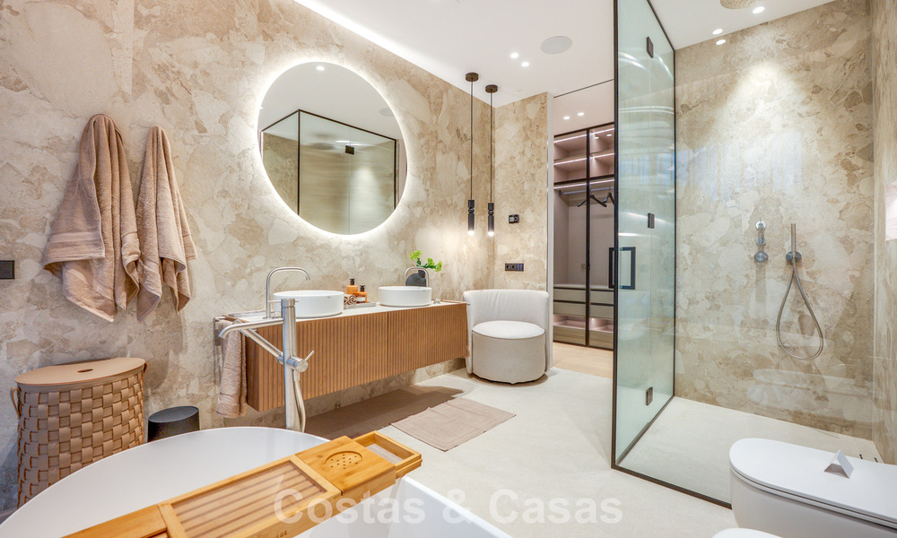 Exclusiva villa moderna de nueva construcción con vistas panorámicas en la prestigiosa Milla de Oro de Marbella 807793