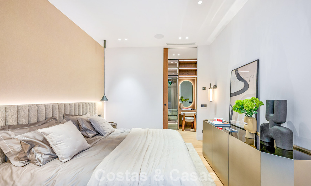 Exclusiva villa moderna de nueva construcción con vistas panorámicas en la prestigiosa Milla de Oro de Marbella 807795