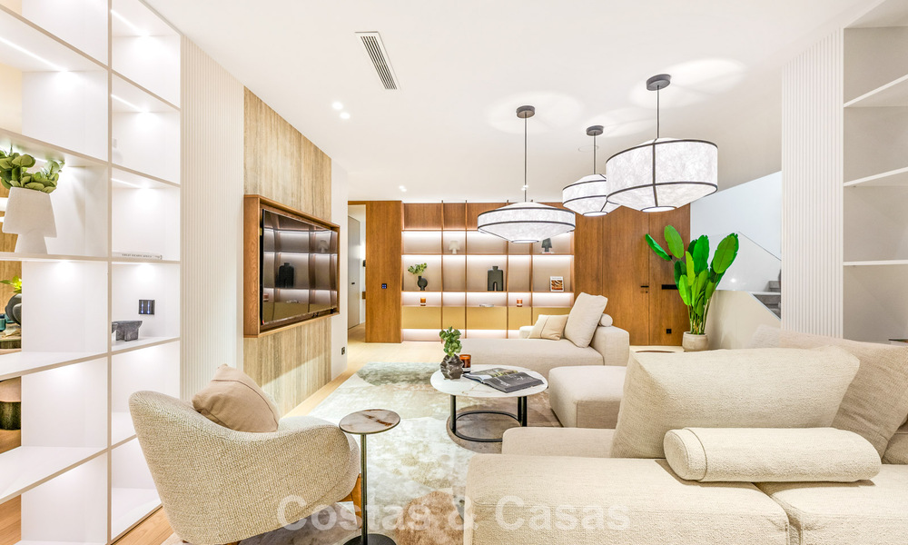 Exclusiva villa moderna de nueva construcción con vistas panorámicas en la prestigiosa Milla de Oro de Marbella 807818