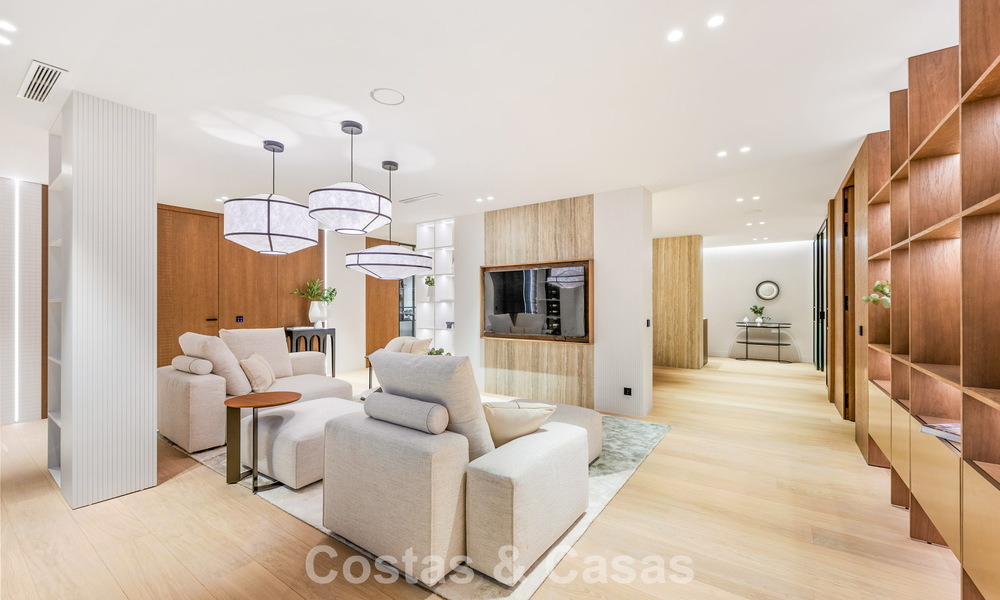 Exclusiva villa moderna de nueva construcción con vistas panorámicas en la prestigiosa Milla de Oro de Marbella 807820