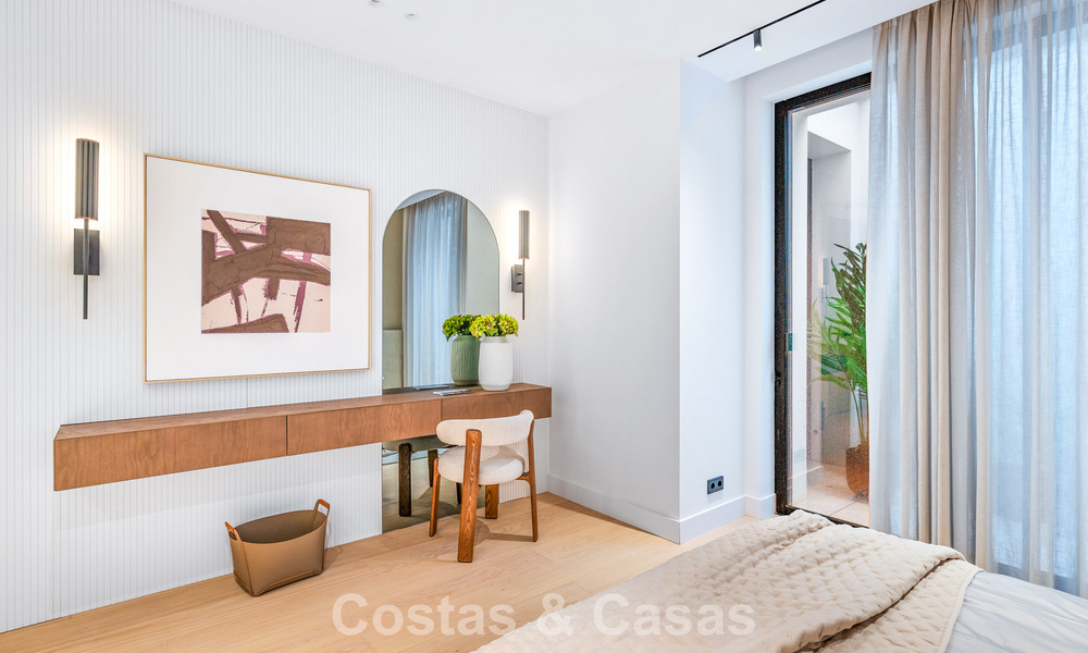 Exclusiva villa moderna de nueva construcción con vistas panorámicas en la prestigiosa Milla de Oro de Marbella 807824