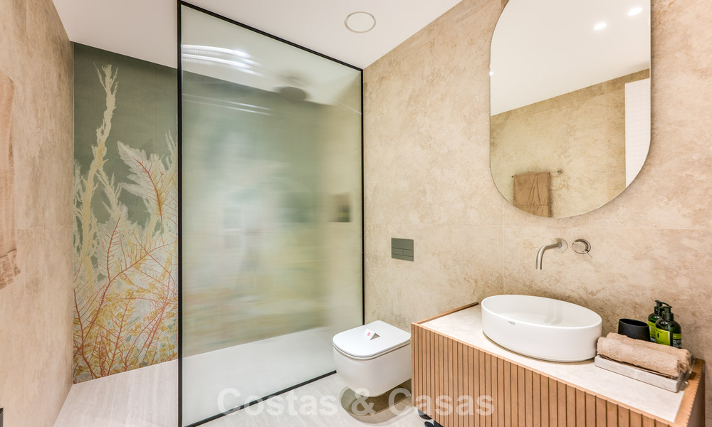 Exclusiva villa moderna de nueva construcción con vistas panorámicas en la prestigiosa Milla de Oro de Marbella 807828