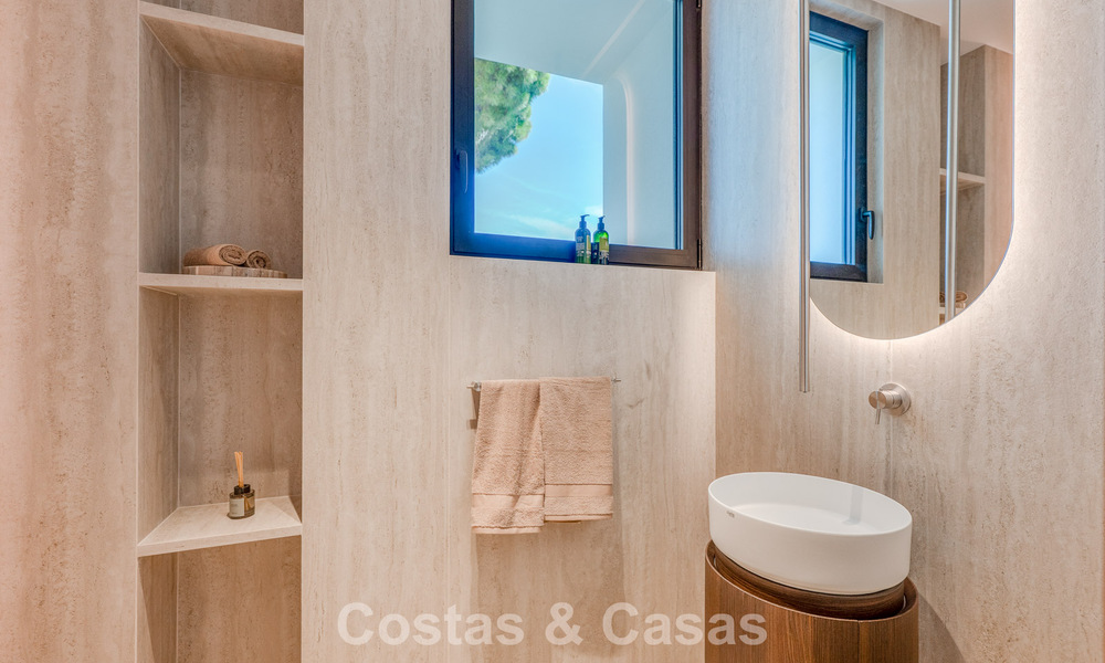Exclusiva villa moderna de nueva construcción con vistas panorámicas en la prestigiosa Milla de Oro de Marbella 807850