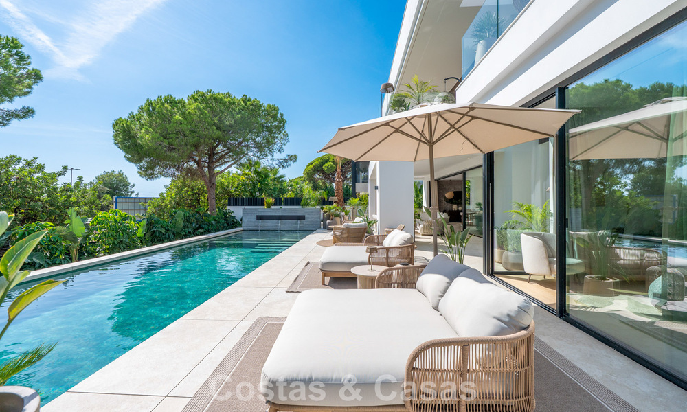 Exclusiva villa moderna de nueva construcción con vistas panorámicas en la prestigiosa Milla de Oro de Marbella 807857