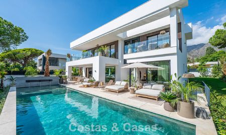 Exclusiva villa moderna de nueva construcción con vistas panorámicas en la prestigiosa Milla de Oro de Marbella 807858