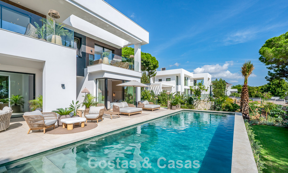 Exclusiva villa moderna de nueva construcción con vistas panorámicas en la prestigiosa Milla de Oro de Marbella 807862