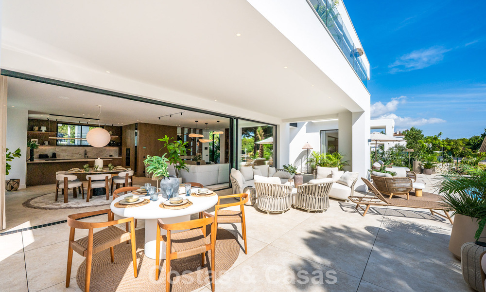 Exclusiva villa moderna de nueva construcción con vistas panorámicas en la prestigiosa Milla de Oro de Marbella 807863