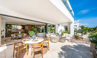 Exclusiva villa moderna de nueva construcción con vistas panorámicas en la prestigiosa Milla de Oro de Marbella 807863 
