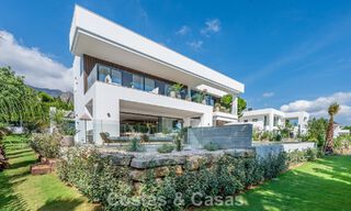Exclusiva villa moderna de nueva construcción con vistas panorámicas en la prestigiosa Milla de Oro de Marbella 807866 