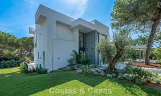 Exclusiva villa moderna de nueva construcción con vistas panorámicas en la prestigiosa Milla de Oro de Marbella 807869 