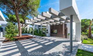 Exclusiva villa moderna de nueva construcción con vistas panorámicas en la prestigiosa Milla de Oro de Marbella 807872 