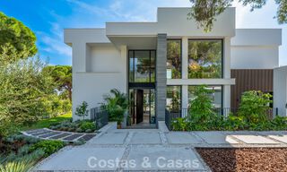 Exclusiva villa moderna de nueva construcción con vistas panorámicas en la prestigiosa Milla de Oro de Marbella 807873 