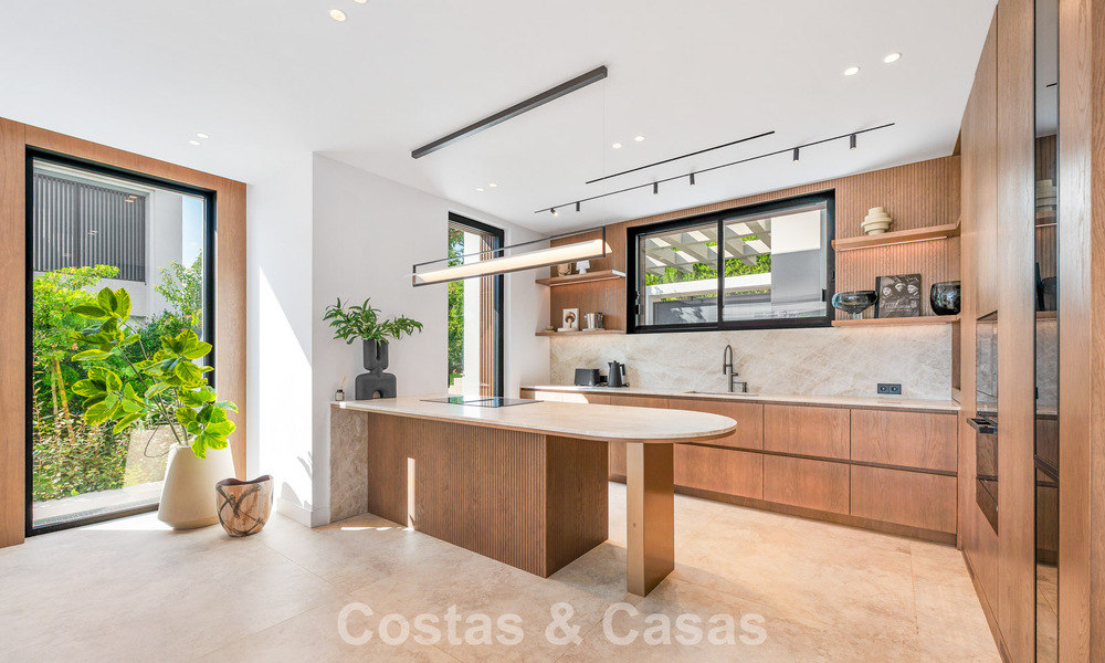 Exclusiva villa moderna de nueva construcción con vistas panorámicas en la prestigiosa Milla de Oro de Marbella 807892