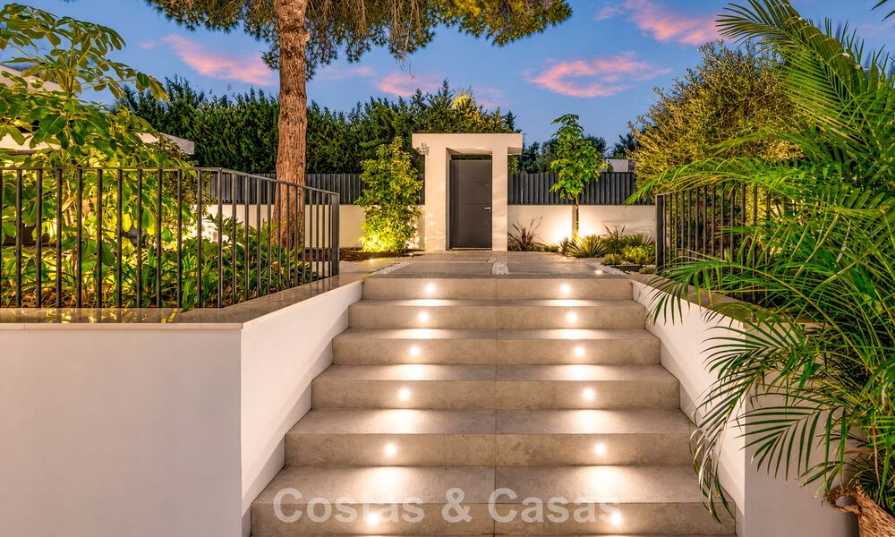 Exclusiva villa moderna de nueva construcción con vistas panorámicas en la prestigiosa Milla de Oro de Marbella 807925