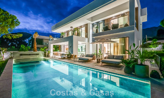 Exclusiva villa moderna de nueva construcción con vistas panorámicas en la prestigiosa Milla de Oro de Marbella 807927 