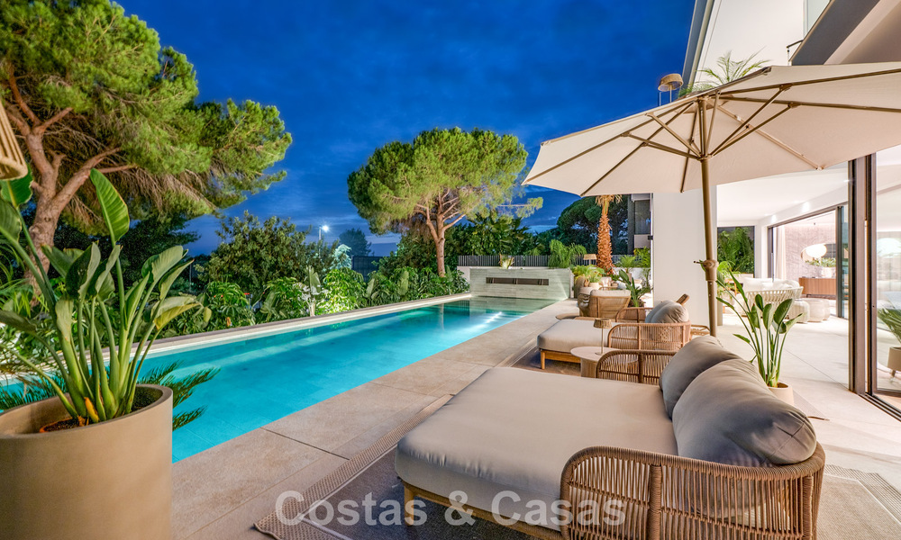 Exclusiva villa moderna de nueva construcción con vistas panorámicas en la prestigiosa Milla de Oro de Marbella 807928
